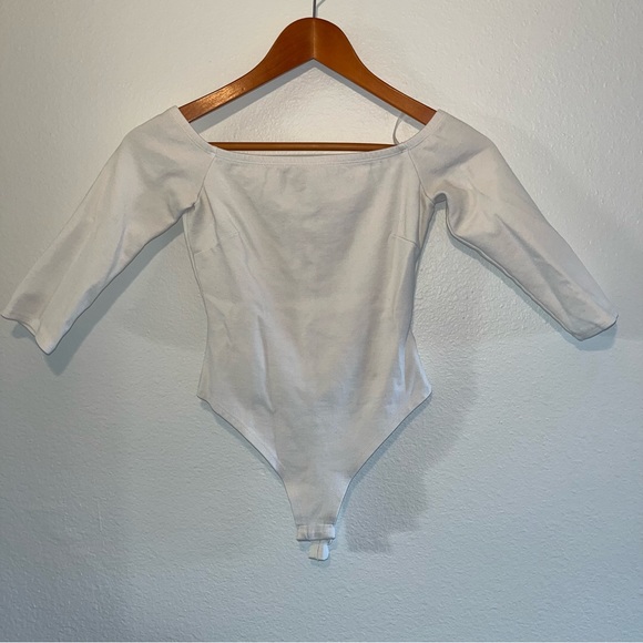 LULU’S White 3/4 Sleeve Off The Shoulder Bodysuit Size XS - Picture 4 of 7